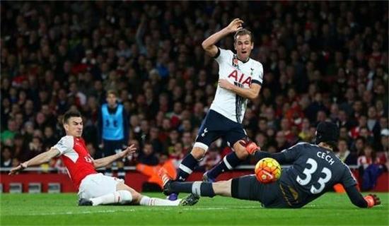 倾泻向球员 倾泻向球员